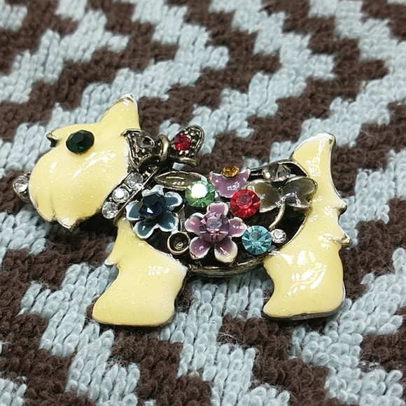 Terrier dog brooch - Picture 3 of 3